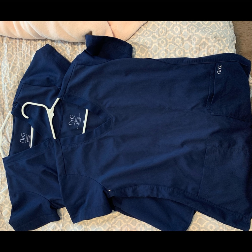 Barco scrub top